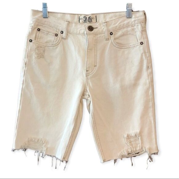 We The Free Sz 26 NWT Beige Raw Hem Bermuda Casual Ripped Shorts - Picture 1 of 4